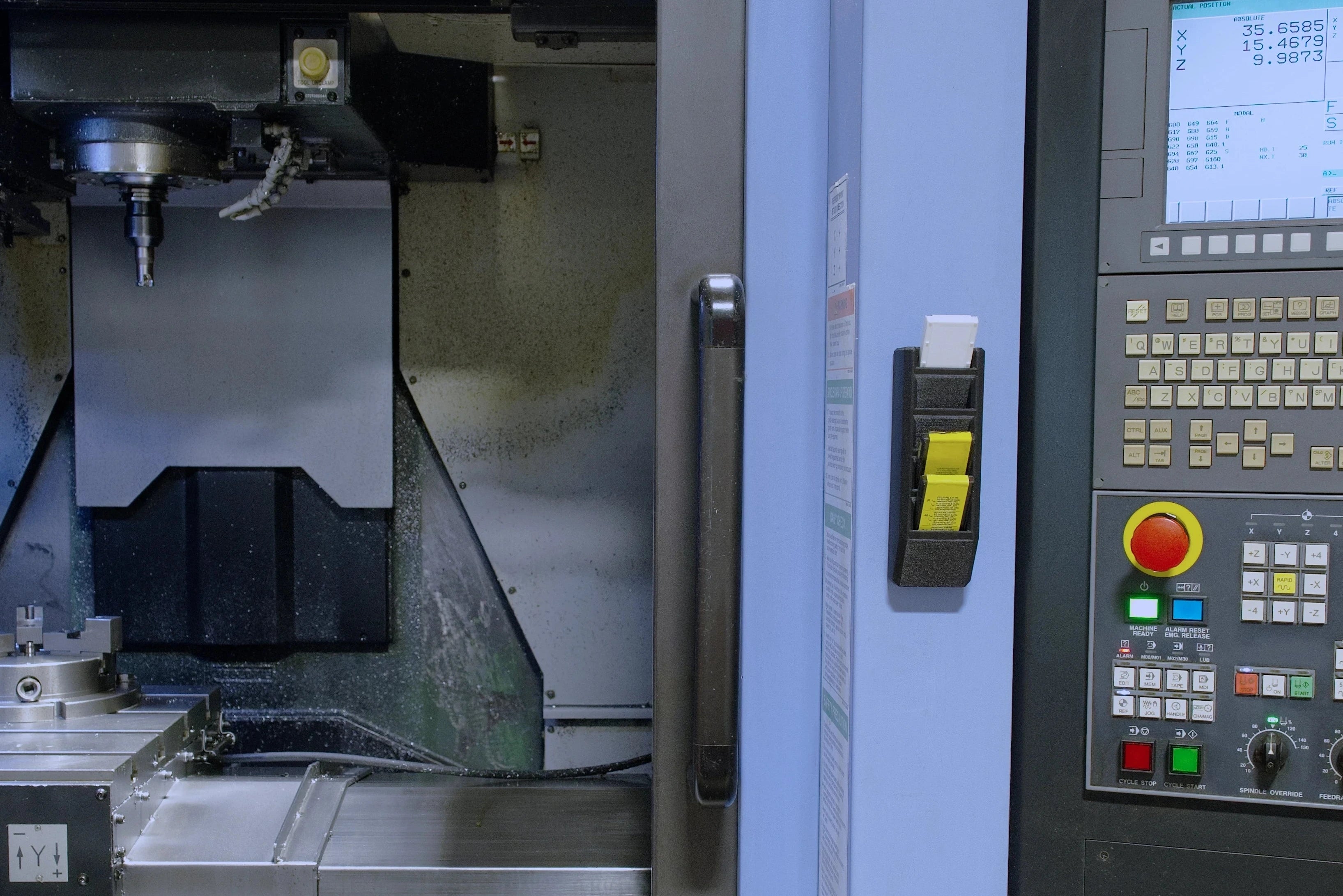 CNC machine equipped with a 5-Slot Carbide Caddie